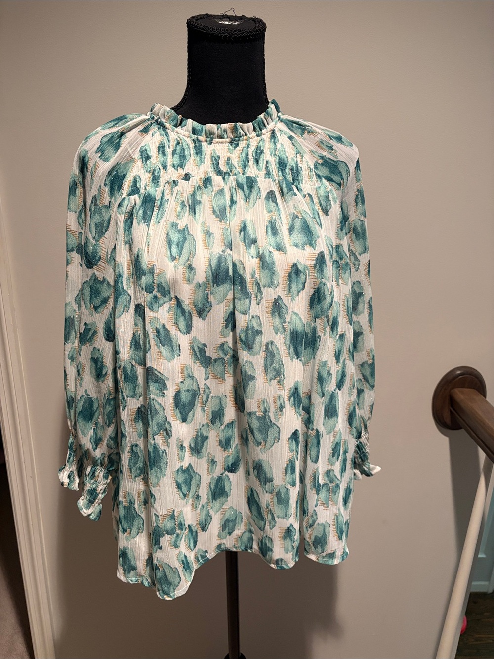 Entro Large Women’s Smocked Neck Blouse